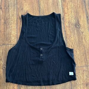 Vuori Black Ribbed Crop Top